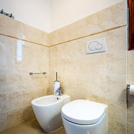 Yd Bright With Parking * Florencie