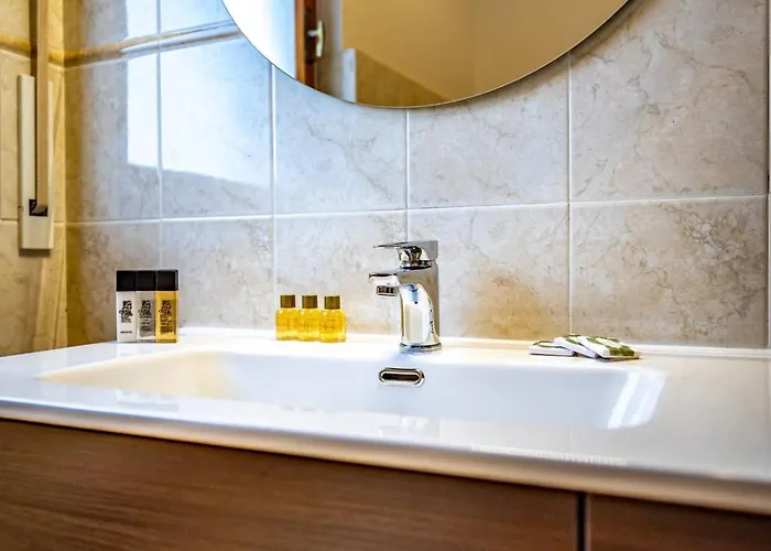 Yd Bright With Parking Apartment *